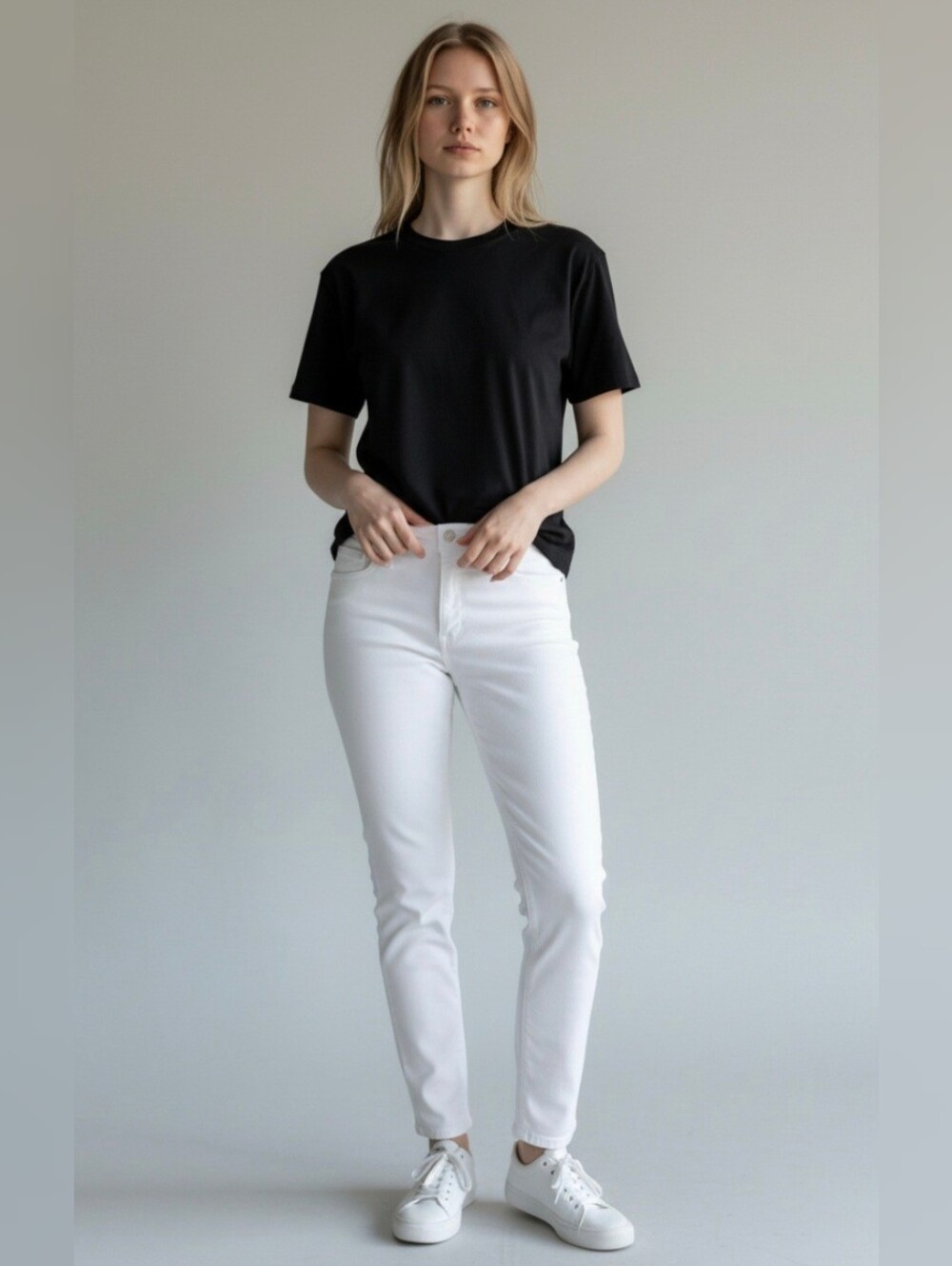 Women’s White Slim Straight Jeans NWOT